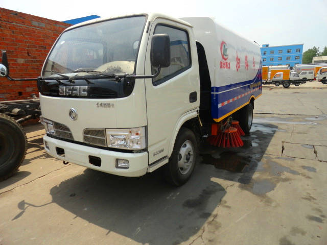  東風(fēng)福瑞卡道路清掃車（<a href=http://m.jswmsh.cn/saoluche/ target=_blank class=infotextkey>掃路車</a>）